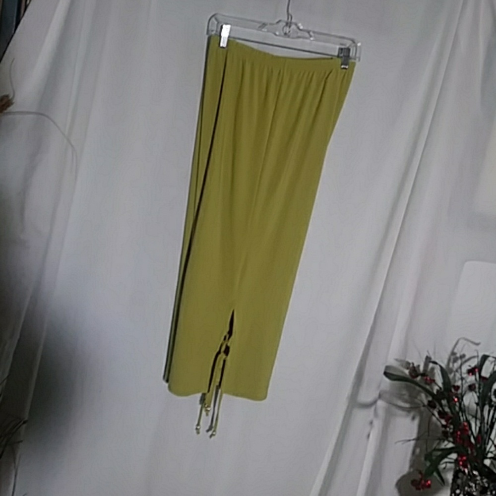 Women Pants Capri 92% Polyester 8% Spandex